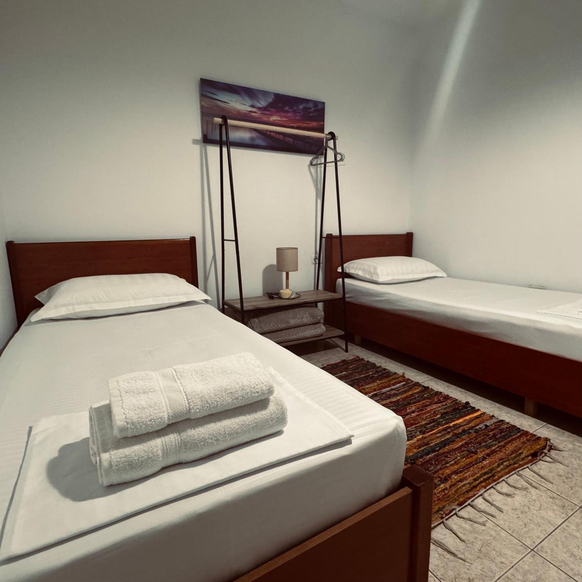Hi5 Rooms 地拉那 外观 照片