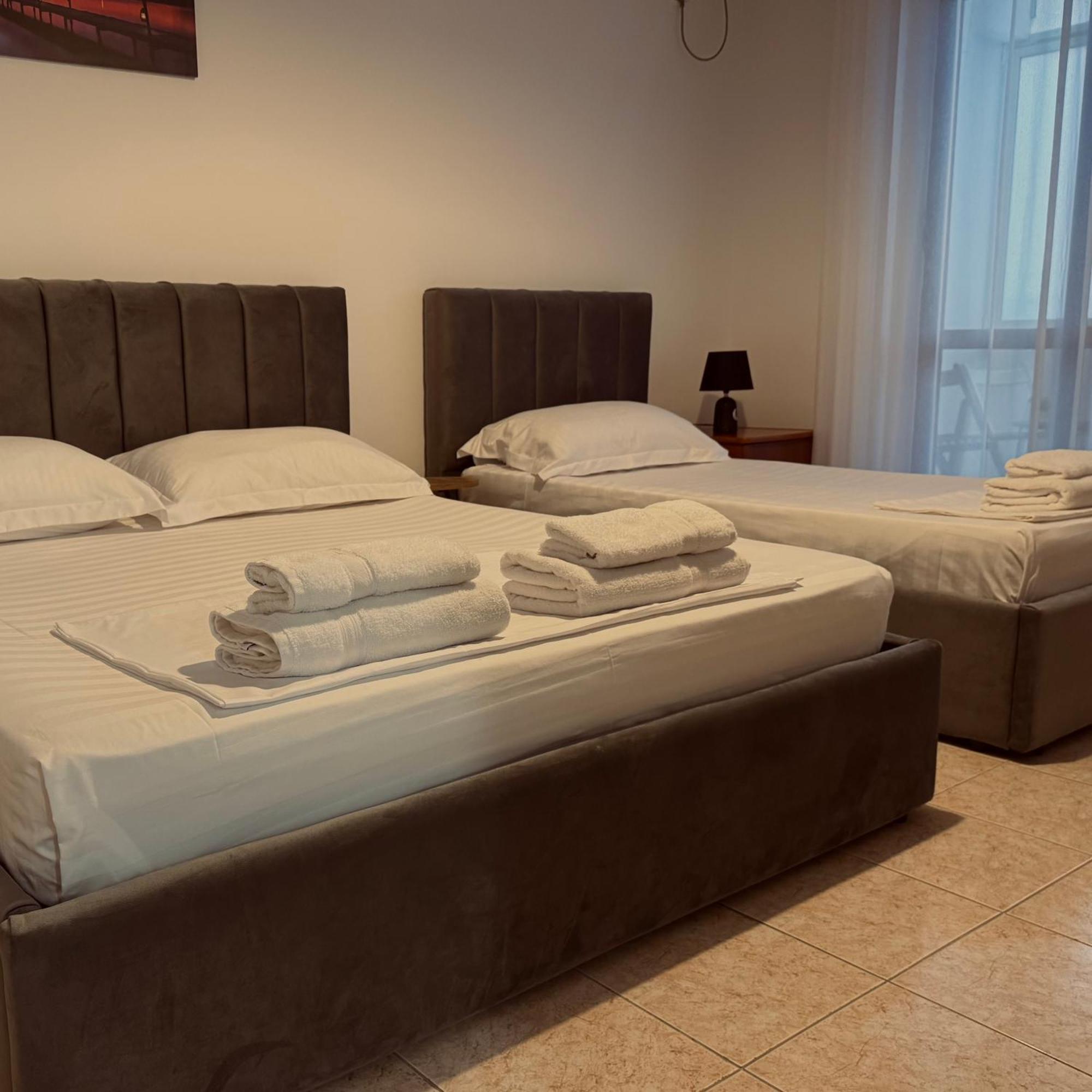 Hi5 Rooms 地拉那 外观 照片