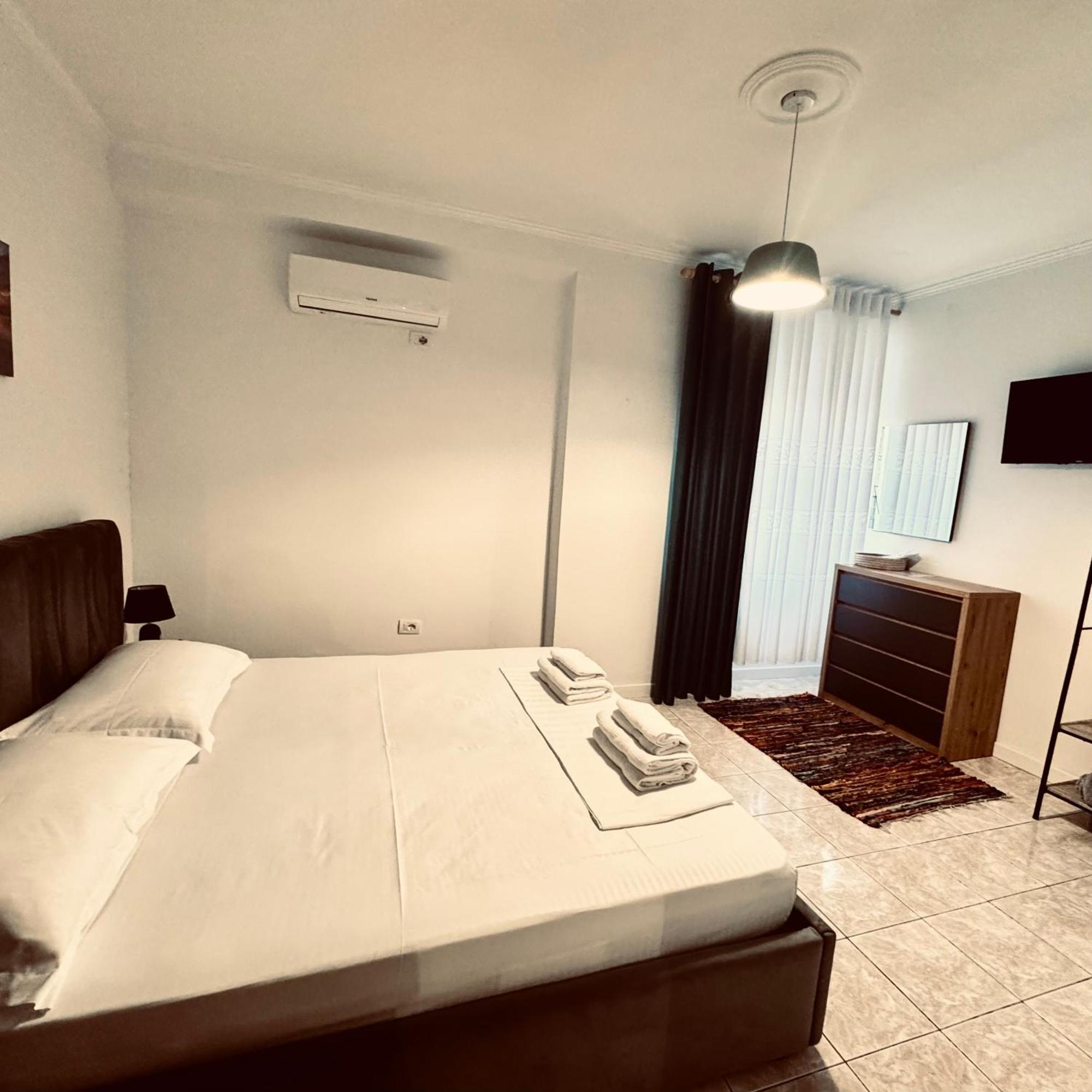 Hi5 Rooms 地拉那 外观 照片